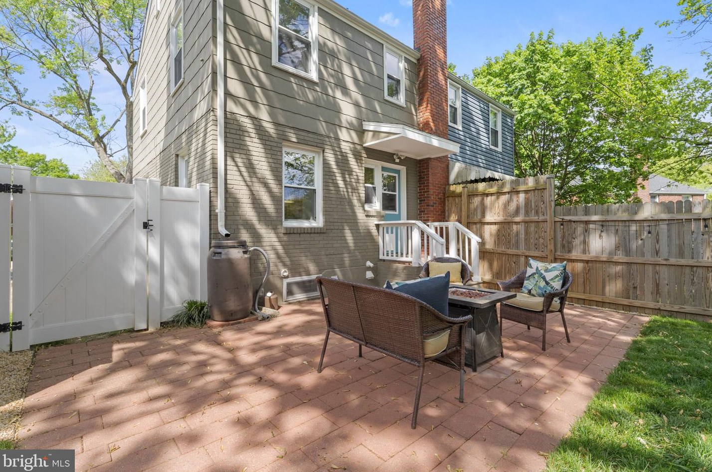 5847 Monticello Rd, Alexandria VA  22303-1301 exterior