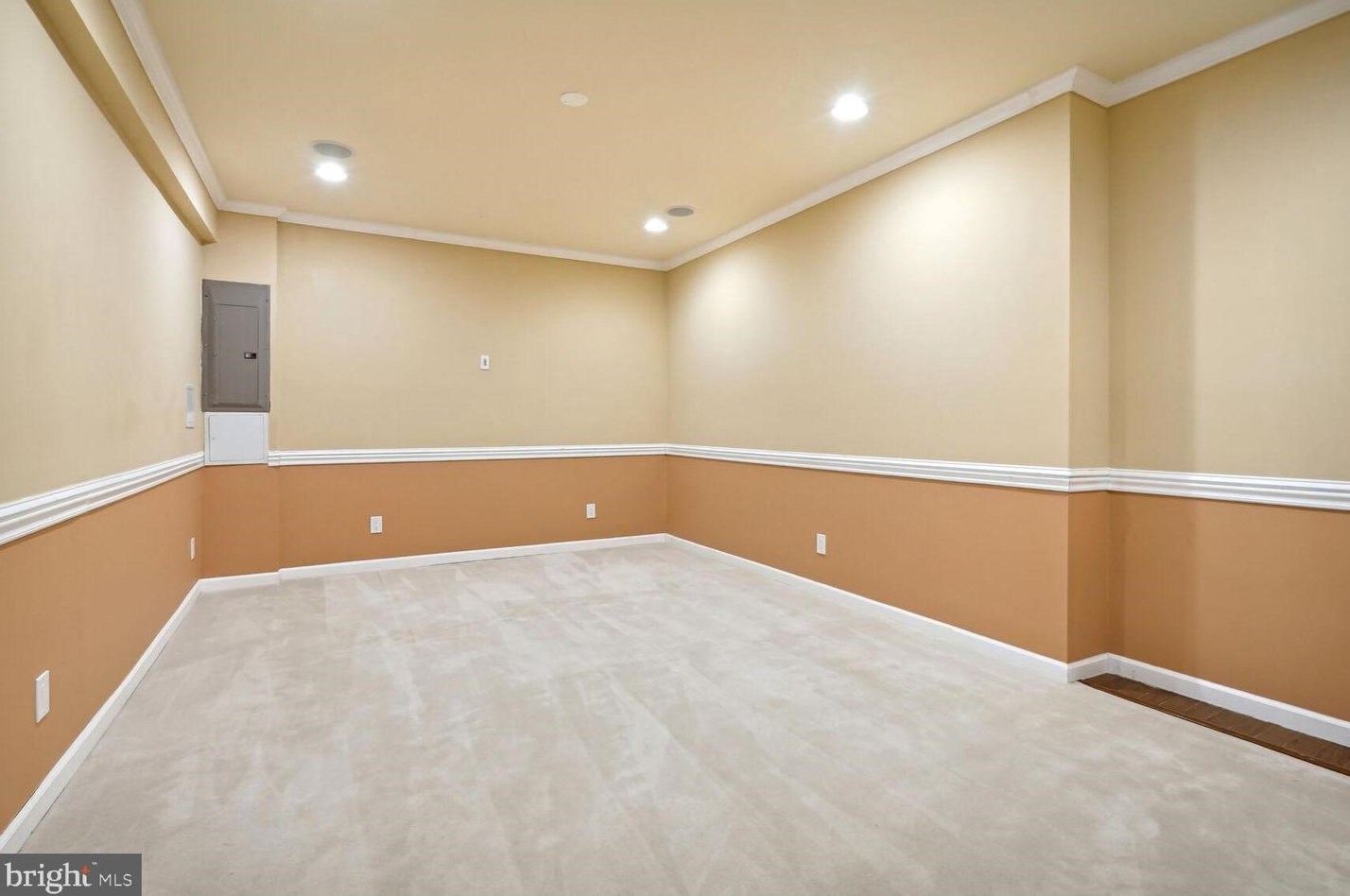 12812 Westbrook Dr, Fairfax VA  22030-8229 exterior