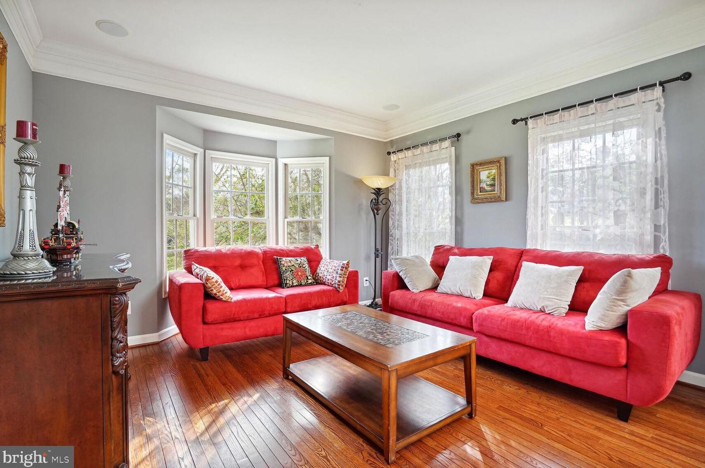 12812 Westbrook Dr, Fairfax VA  22030-8229 exterior