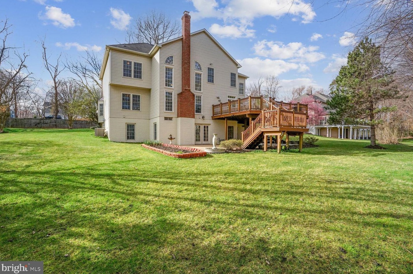 12812 Westbrook Dr, Fairfax VA  22030-8229 exterior