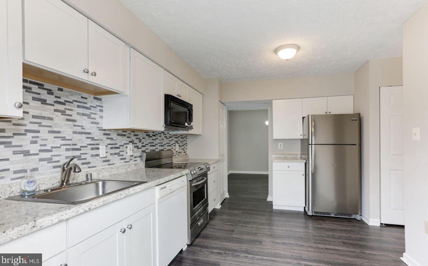 14005 Franklin Fox Dr, Centreville VA  20121-4800 exterior