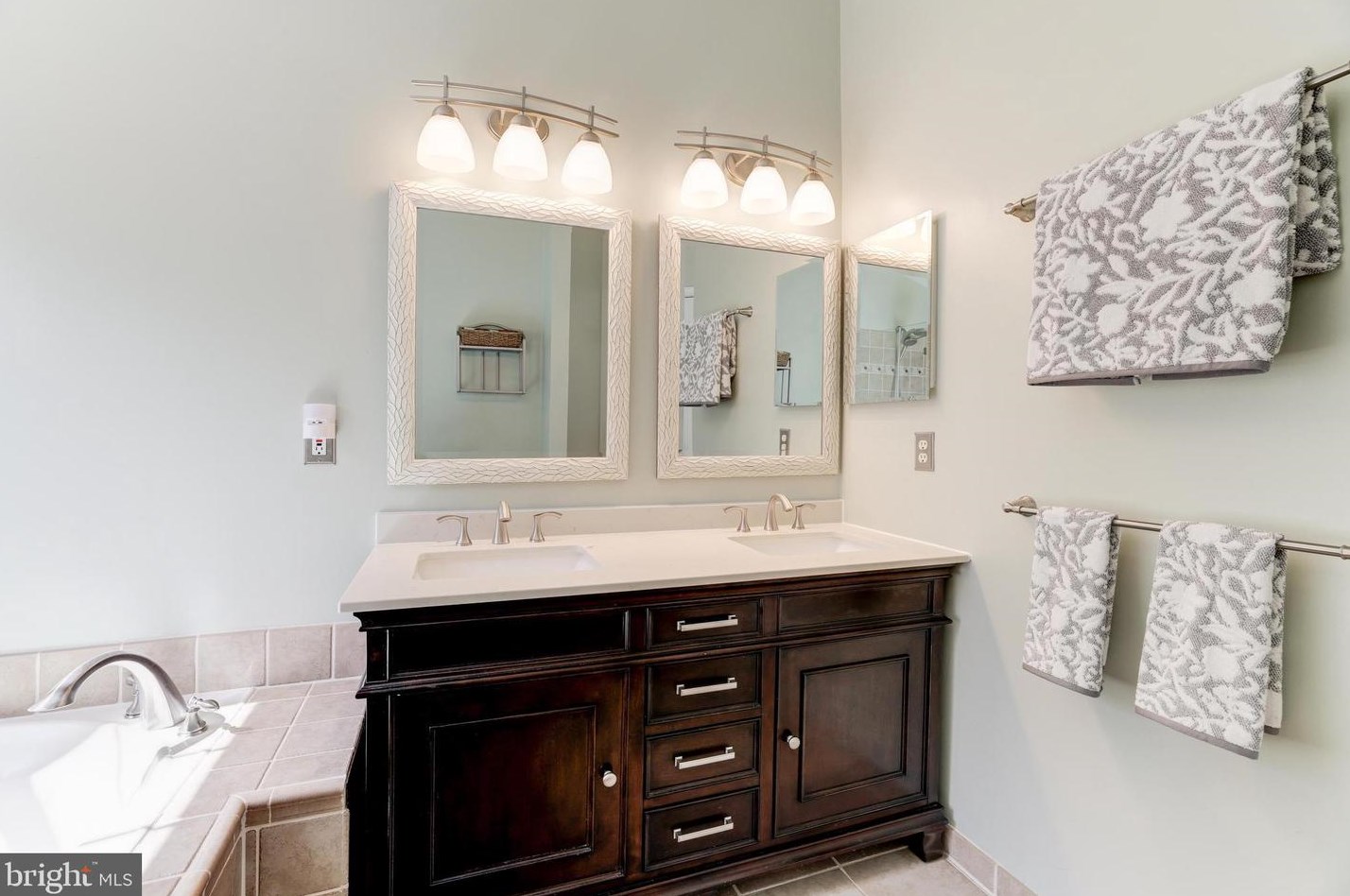 11411 Sunflower Ln, Fairfax VA  22030-6031 exterior