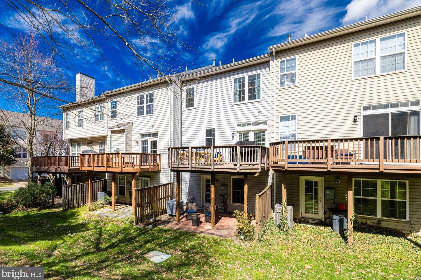 11411 Sunflower Ln, Fairfax VA  22030-6031 exterior