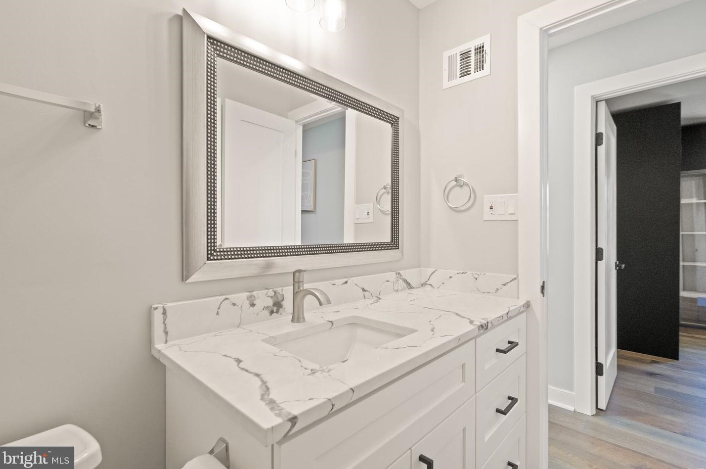 9642 Cinnamon Creek Dr, Vienna VA  22182-1428 exterior