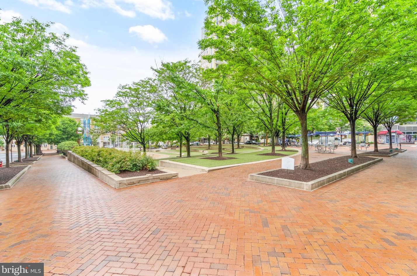9642 Cinnamon Creek Dr, Vienna VA  22182-1428 exterior