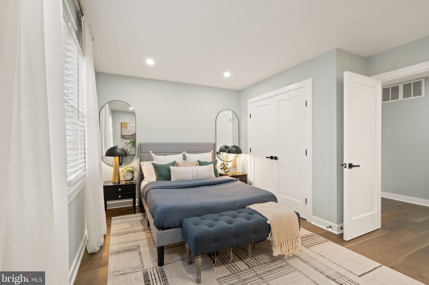 9642 Cinnamon Creek Dr, Vienna VA  22182-1428 exterior