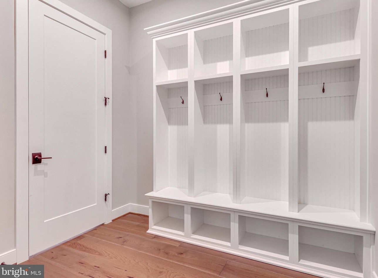 10109 Garrett St, Vienna VA 22181-3148 exterior