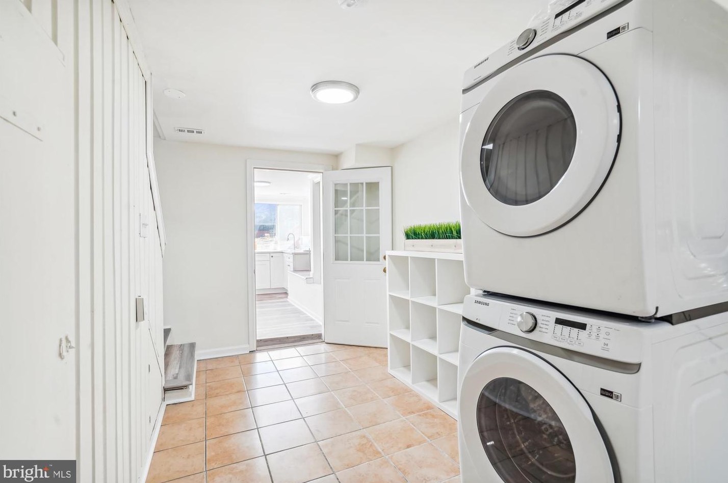 5117 Mount Vernon Memorial Hwy, Alexandria VA  22309-3319 exterior