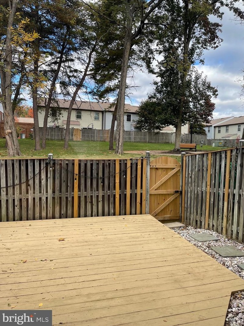 5737 Independence Cir, Alexandria VA 22312-2628 exterior