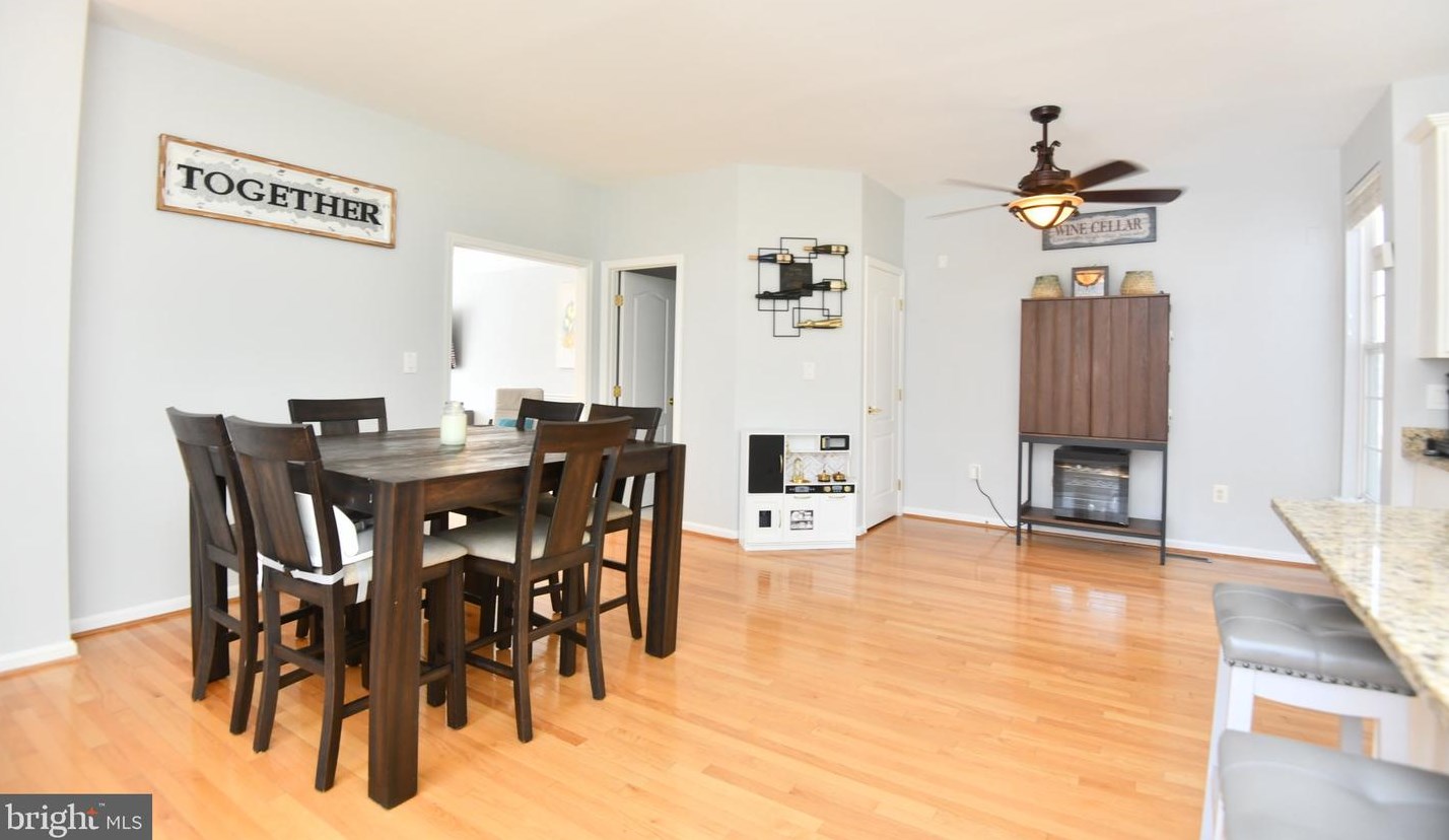 13938 Sawteeth Way, Centreville VA  20121-3032 exterior