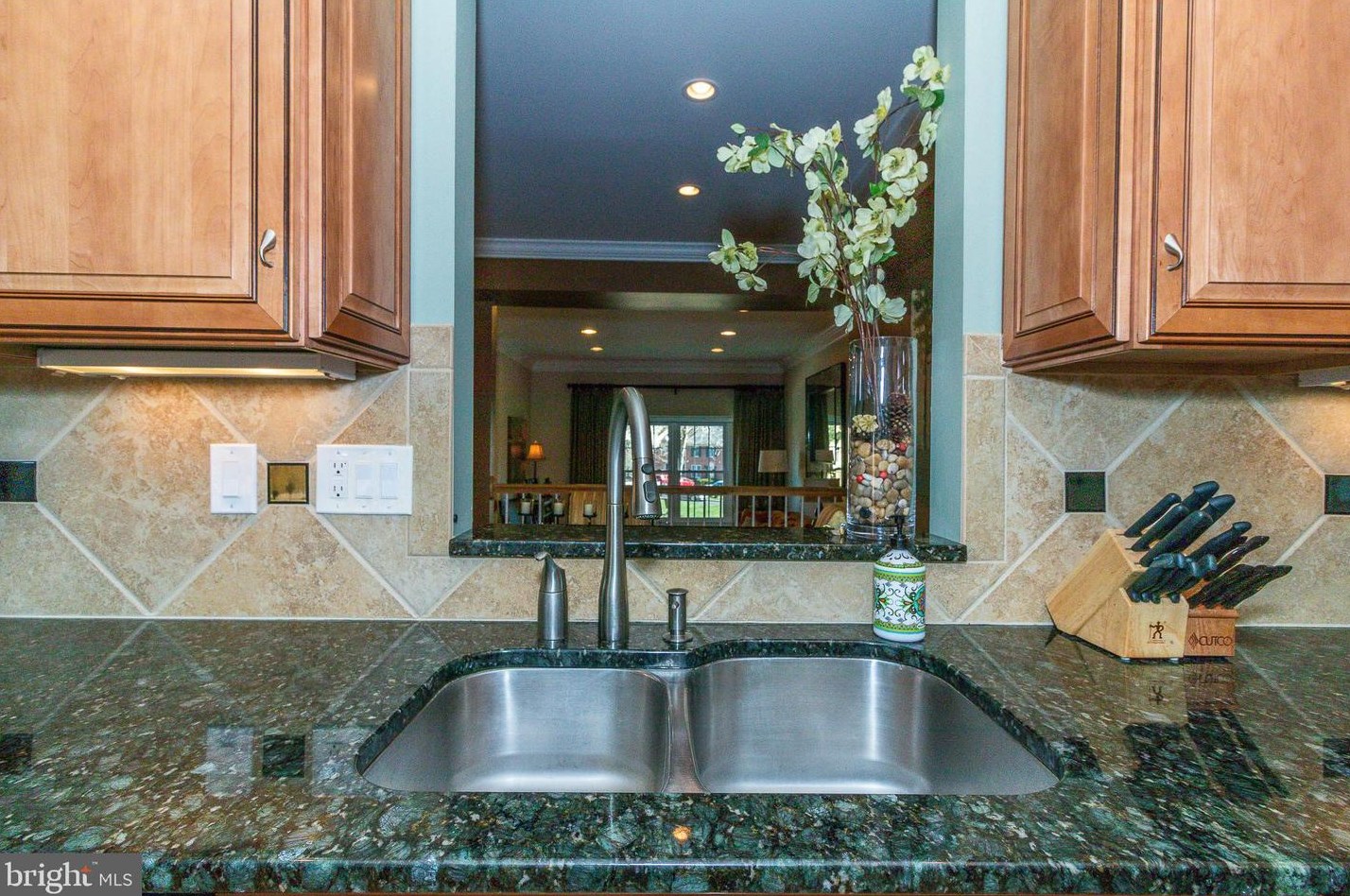 10460 Malone Ct, Fairfax VA 22032-2377 exterior