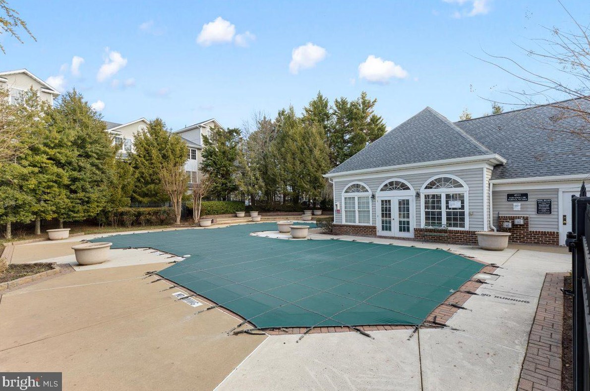 4600 Superior Sq, Fairfax VA  22033-3871 exterior