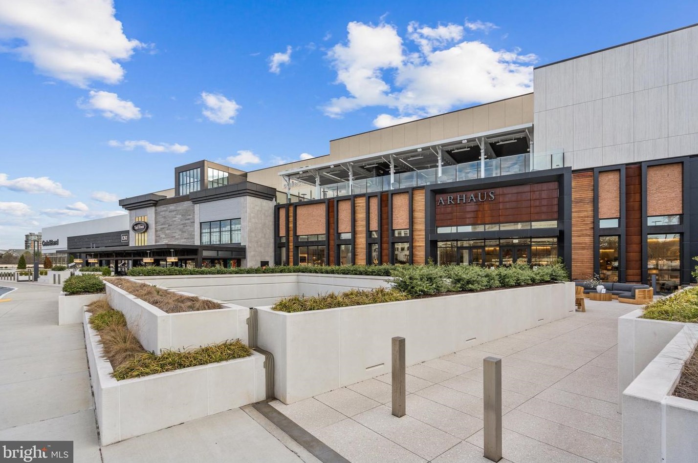 1645 International Dr, Mc Lean VA 22102-4816 exterior