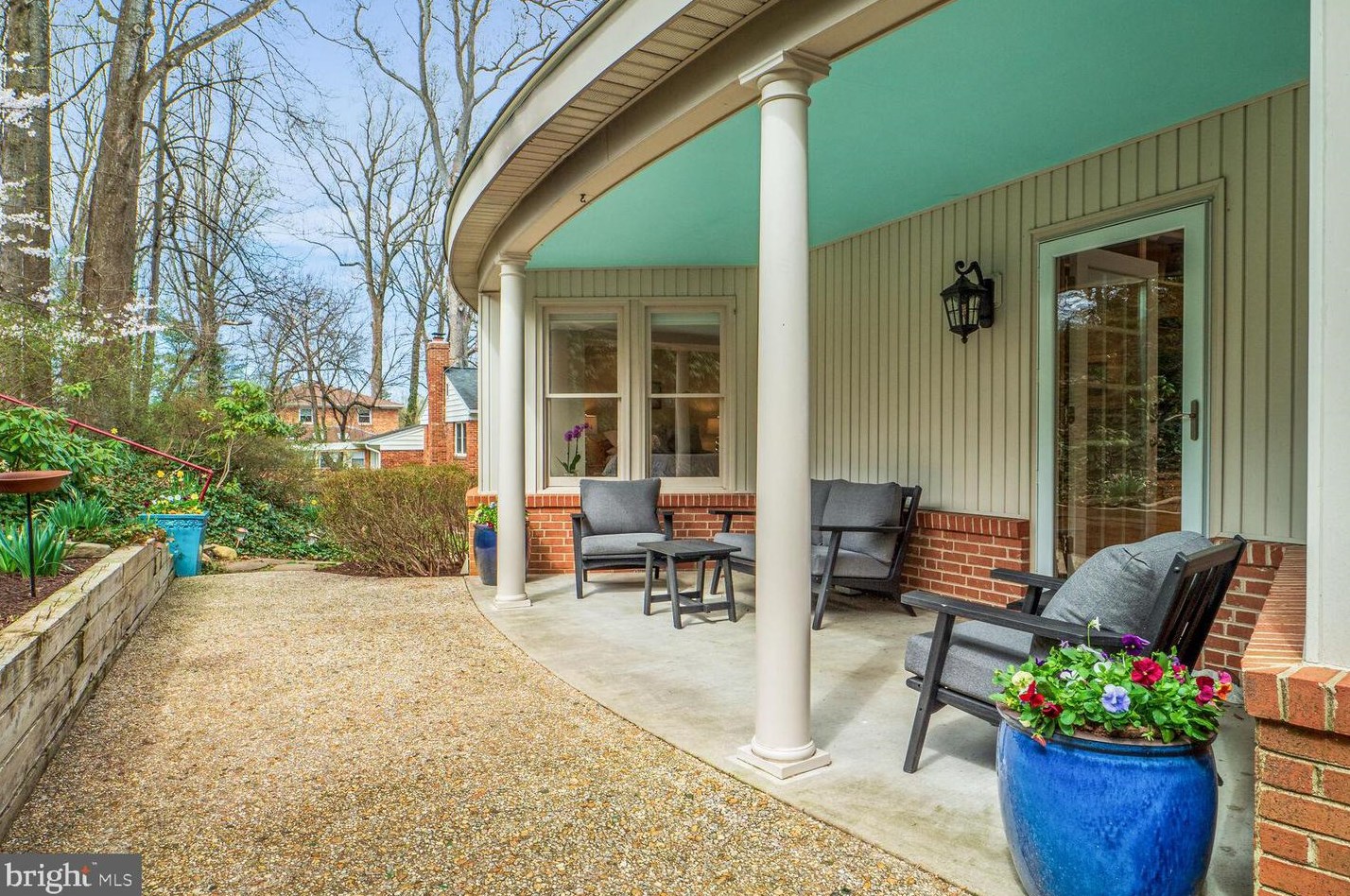 6431 Walters Woods Dr, Falls Church VA  22044-1424 exterior