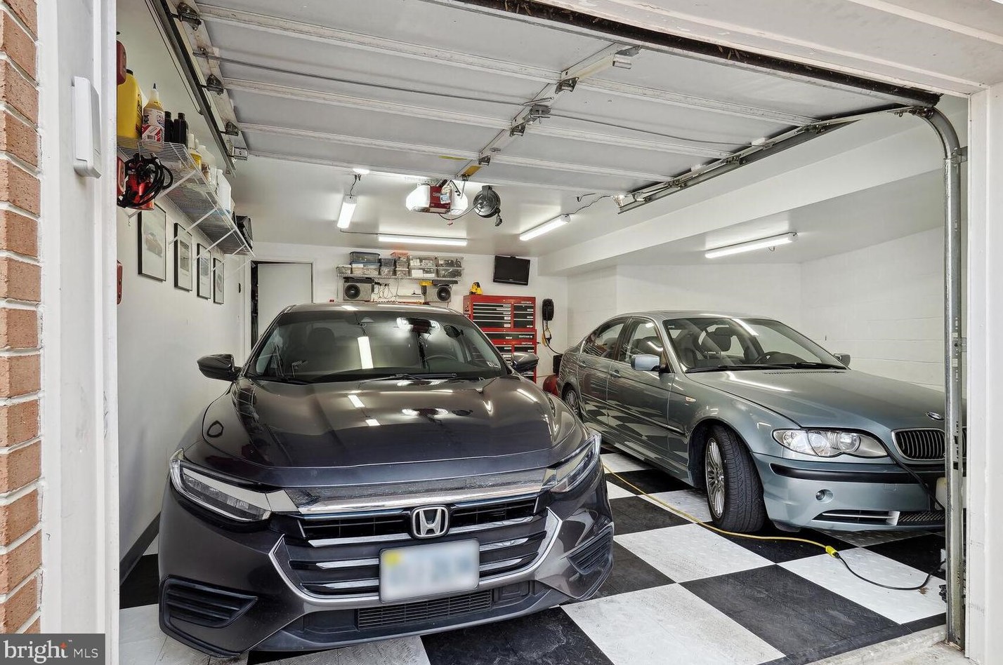 6431 Walters Woods Dr, Falls Church VA  22044-1424 exterior