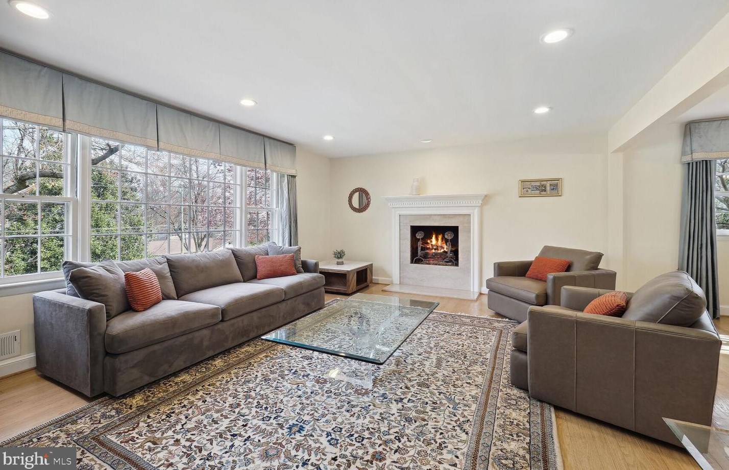 6431 Walters Woods Dr, Falls Church VA  22044-1424 exterior