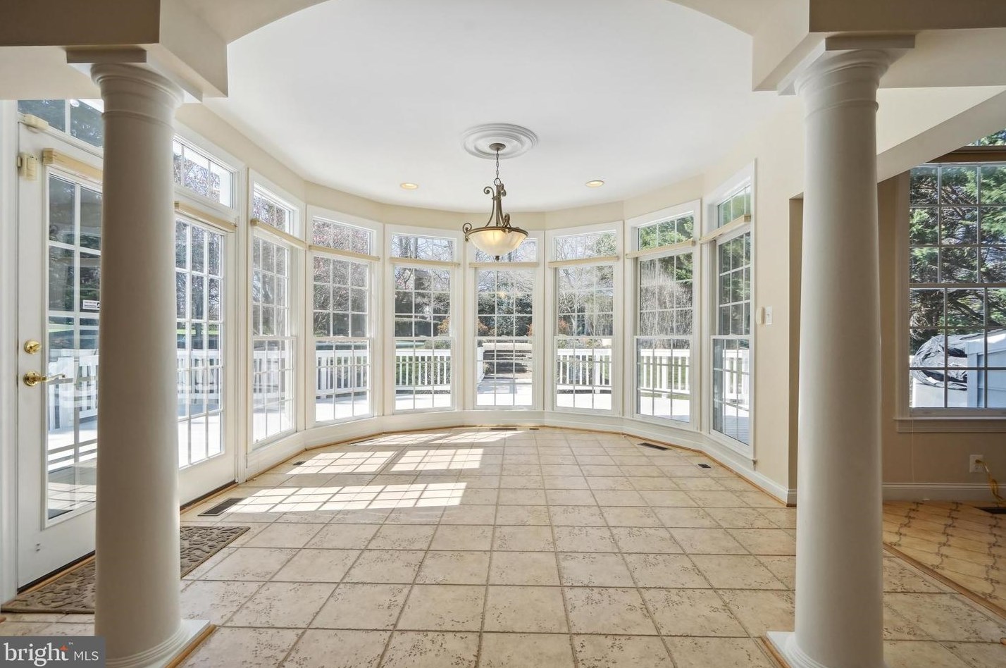 2910 Fox Mill Manor Dr, Vienna VA  22124-1246 exterior