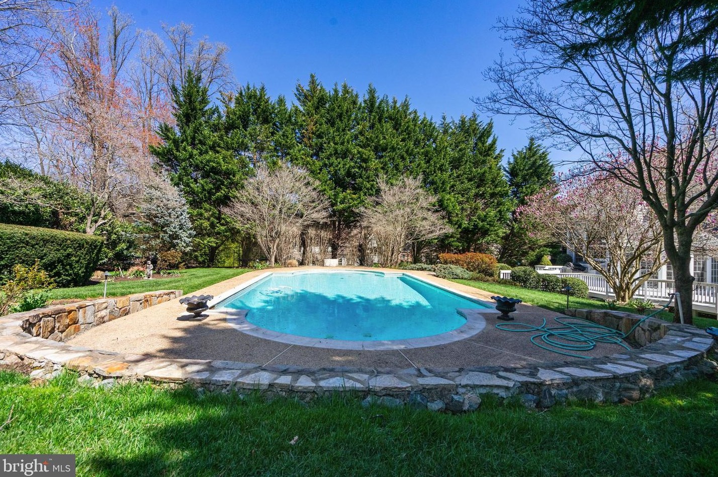 2910 Fox Mill Manor Dr, Vienna VA  22124-1246 exterior