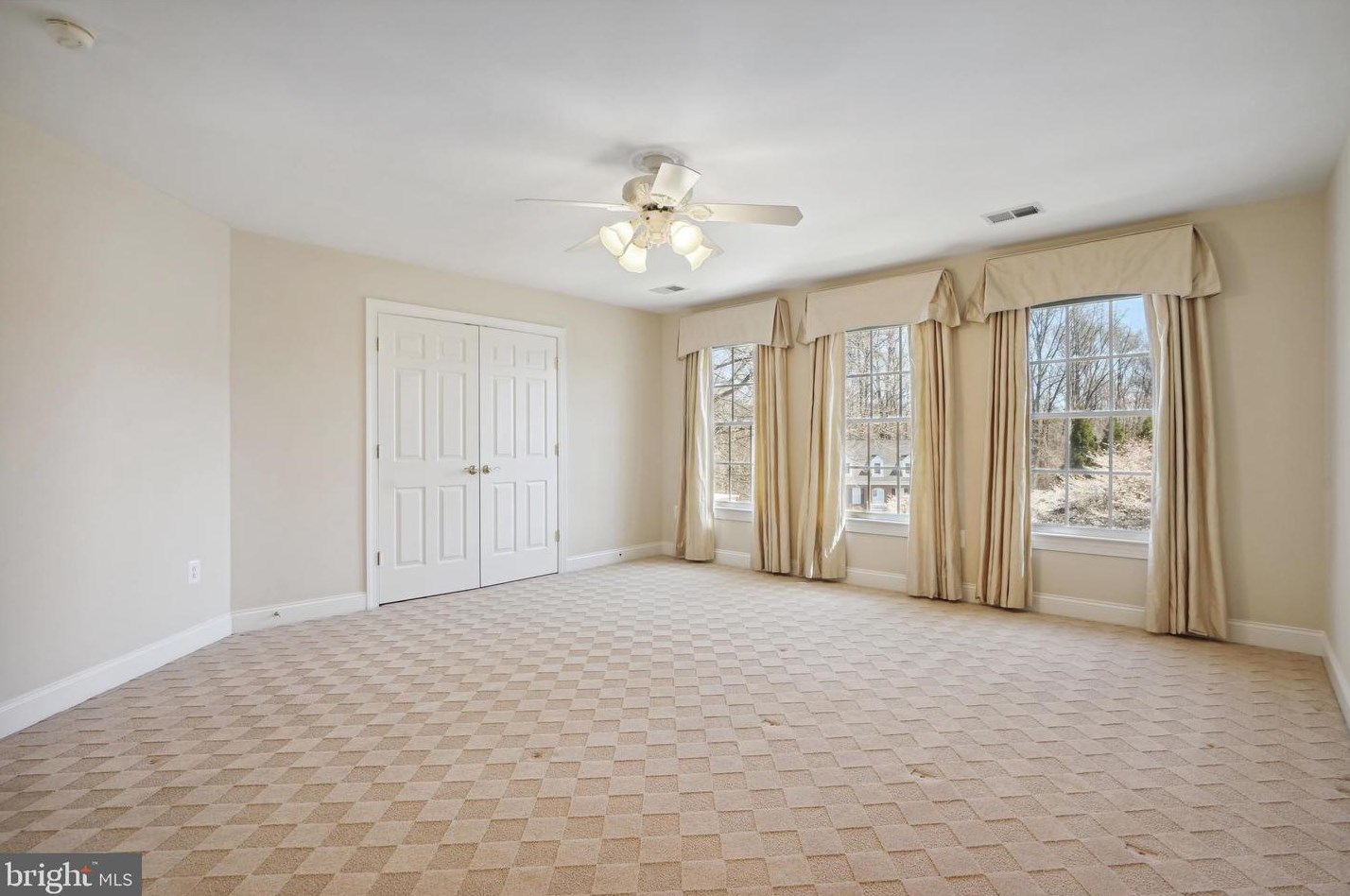 2910 Fox Mill Manor Dr, Vienna VA  22124-1246 exterior