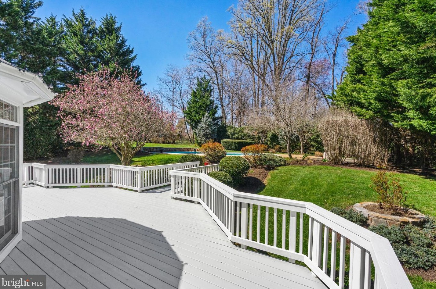 2910 Fox Mill Manor Dr, Vienna VA  22124-1246 exterior