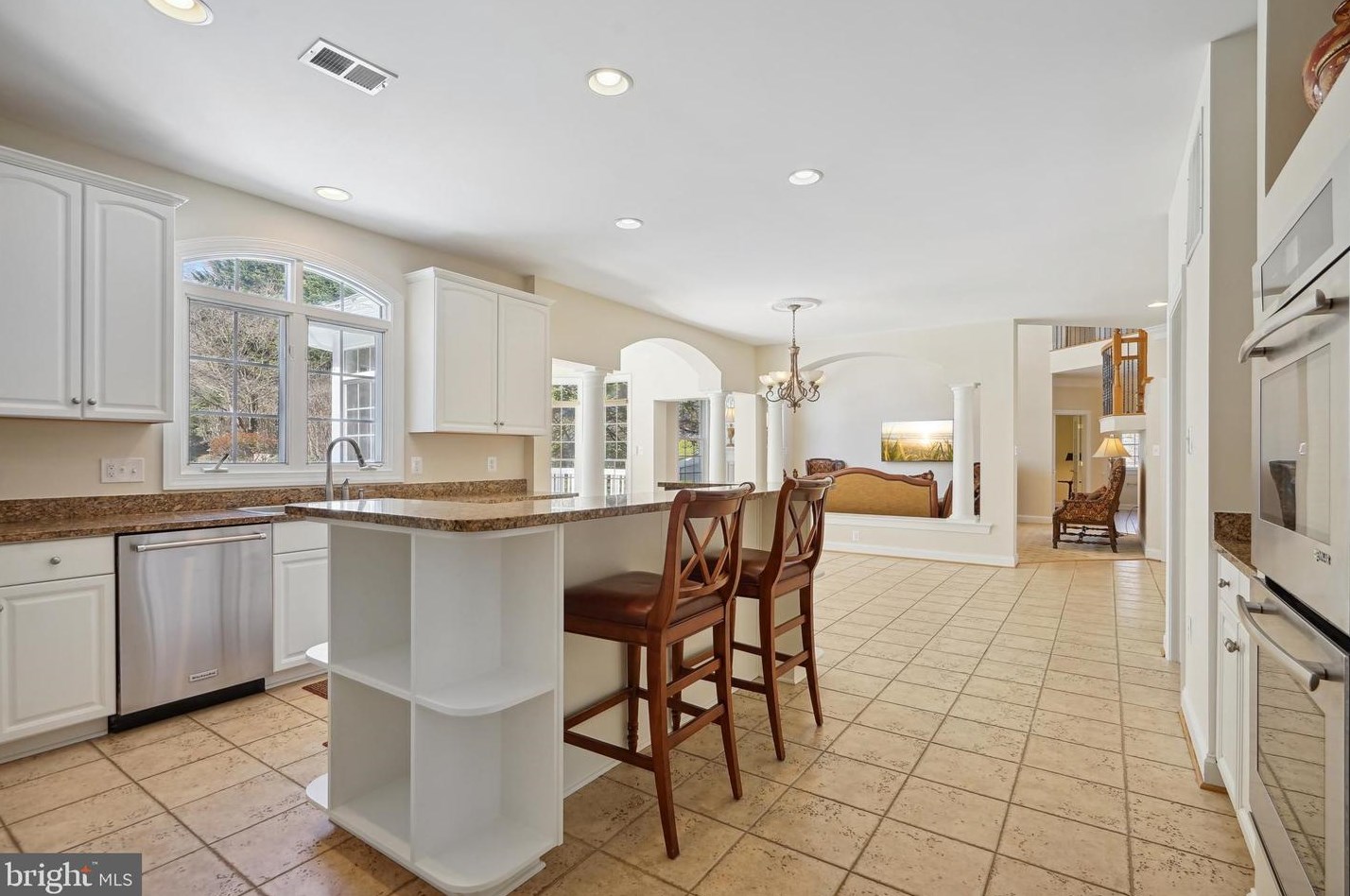 2910 Fox Mill Manor Dr, Vienna VA  22124-1246 exterior