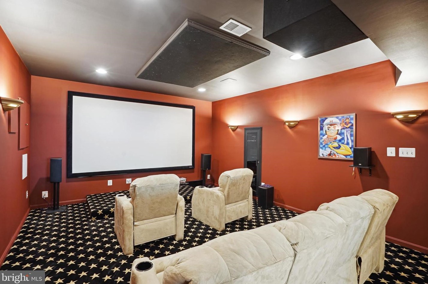 2910 Fox Mill Manor Dr, Vienna VA  22124-1246 exterior