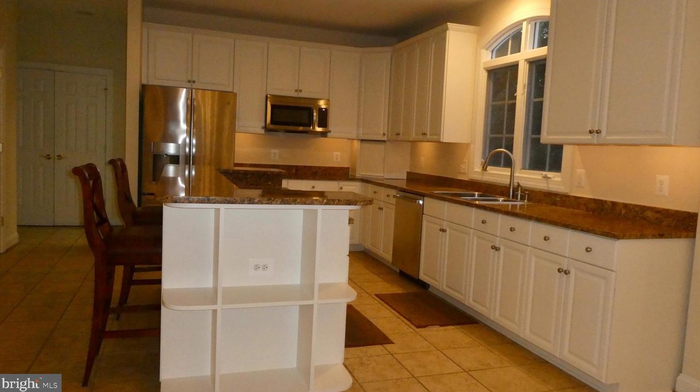 2910 Fox Mill Manor Dr, Vienna VA  22124-1246 exterior