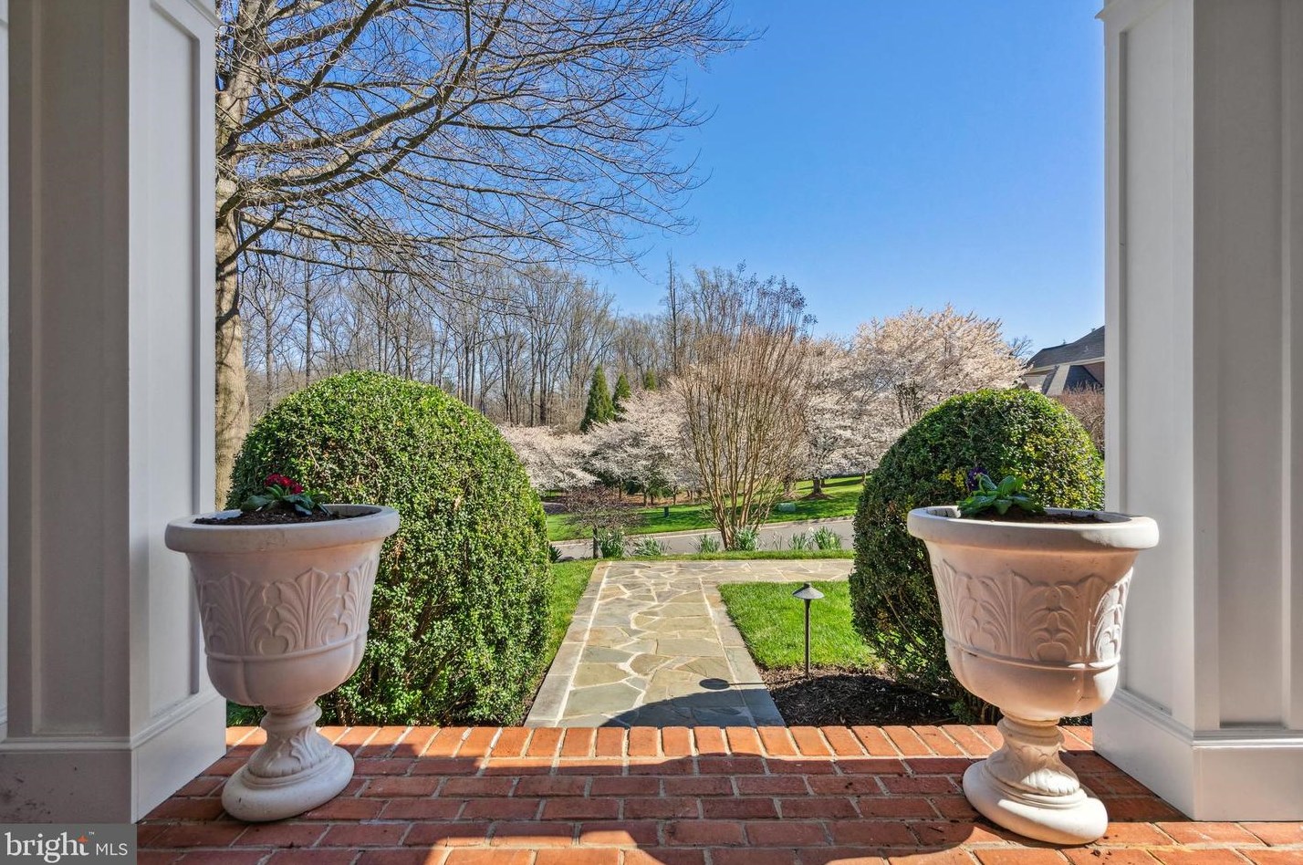 2910 Fox Mill Manor Dr, Vienna VA  22124-1246 exterior