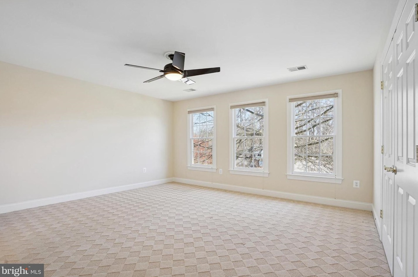 2910 Fox Mill Manor Dr, Vienna VA  22124-1246 exterior