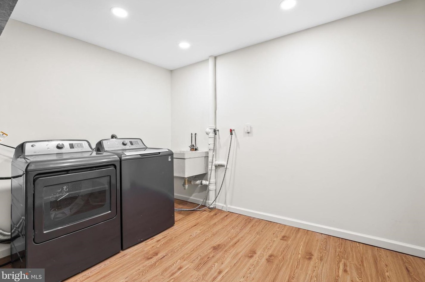 3230 Spring Ln, Falls Church VA  22041-2608 exterior