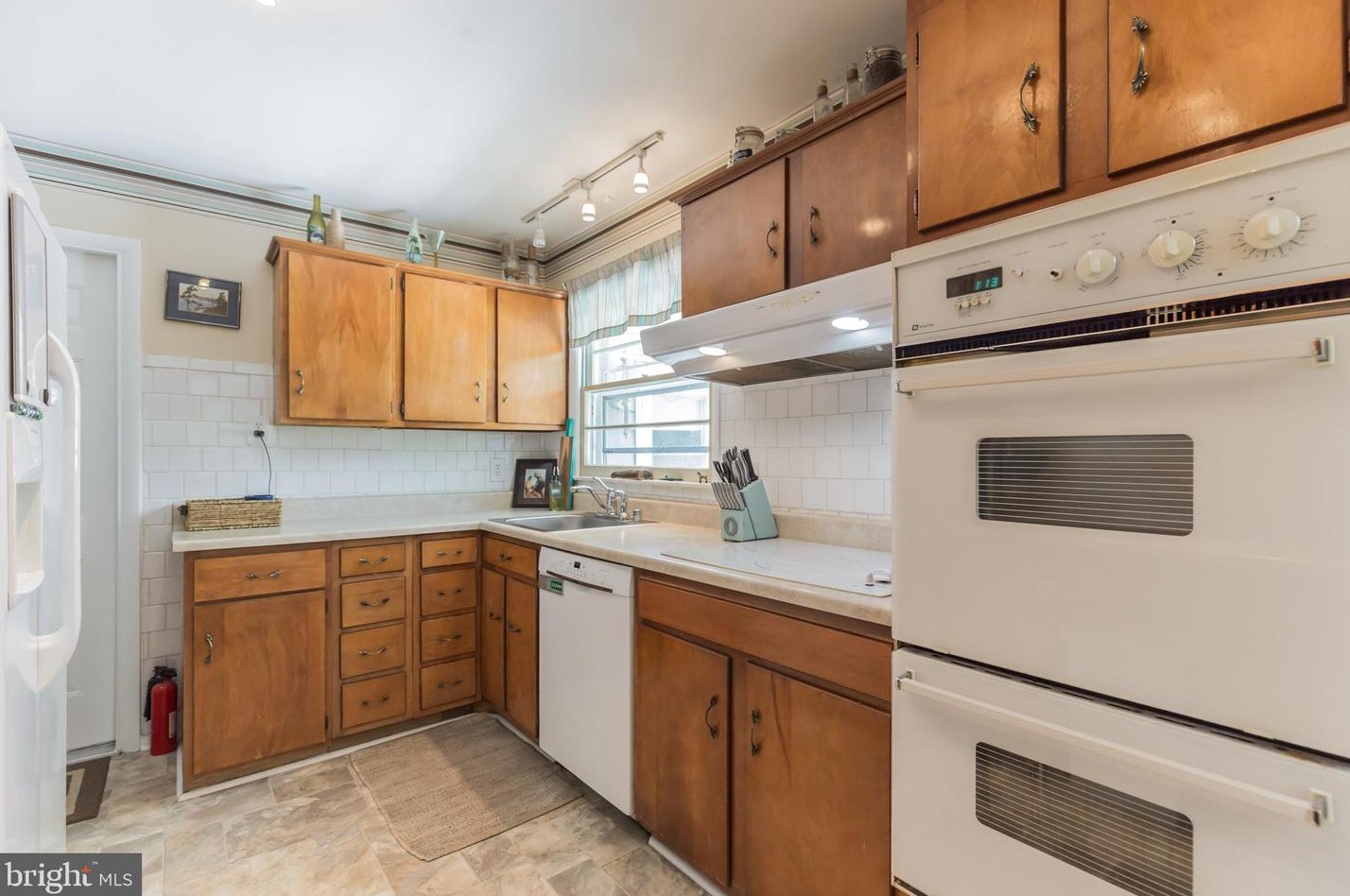 7020 Hadlow Dr, Springfield VA  22152-3239 exterior