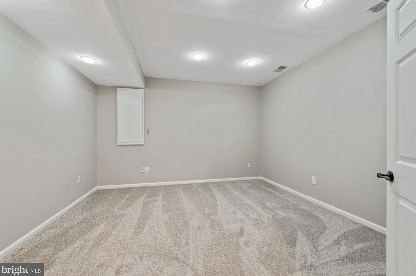 2821 Rifle Ridge Rd, Vienna VA  22124-1204 exterior