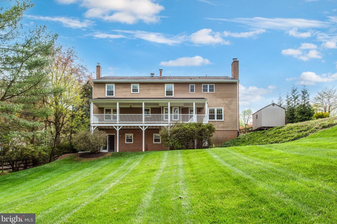 2821 Rifle Ridge Rd, Vienna VA  22124-1204 exterior