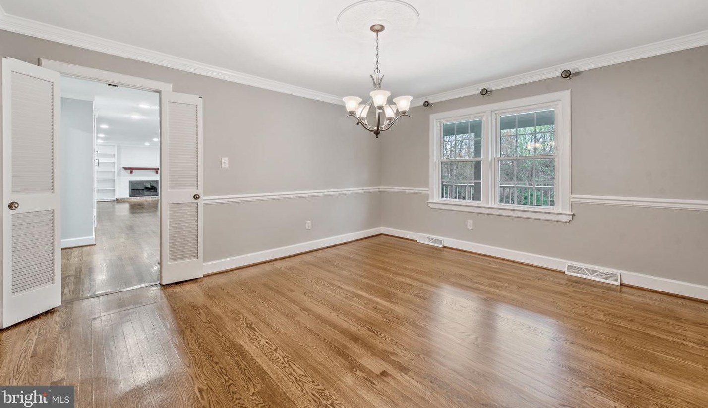 2821 Rifle Ridge Rd, Vienna VA  22124-1204 exterior