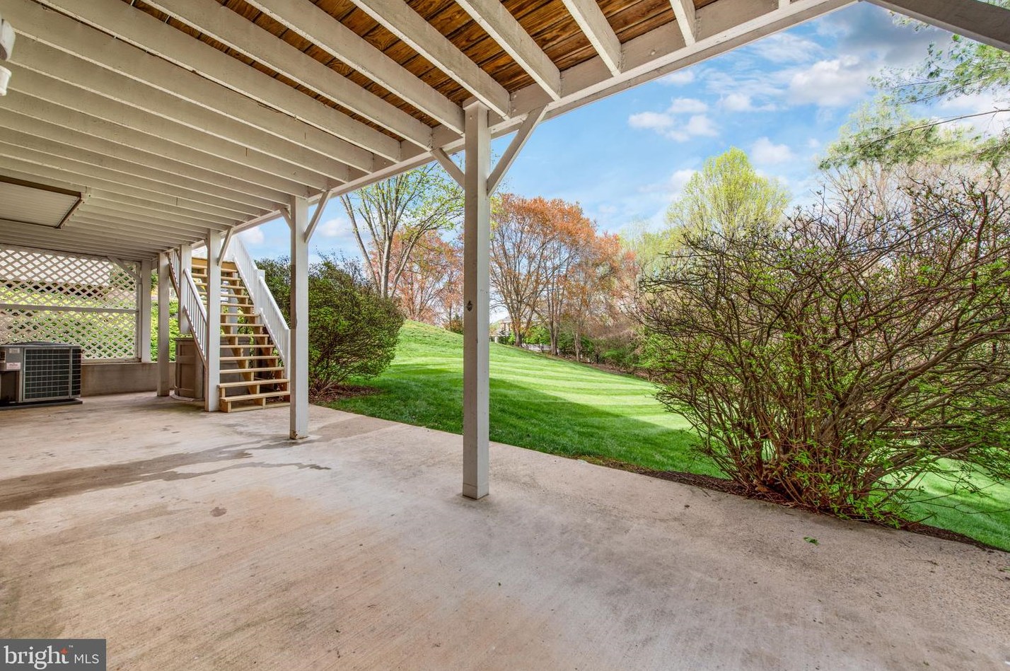 2821 Rifle Ridge Rd, Vienna VA  22124-1204 exterior