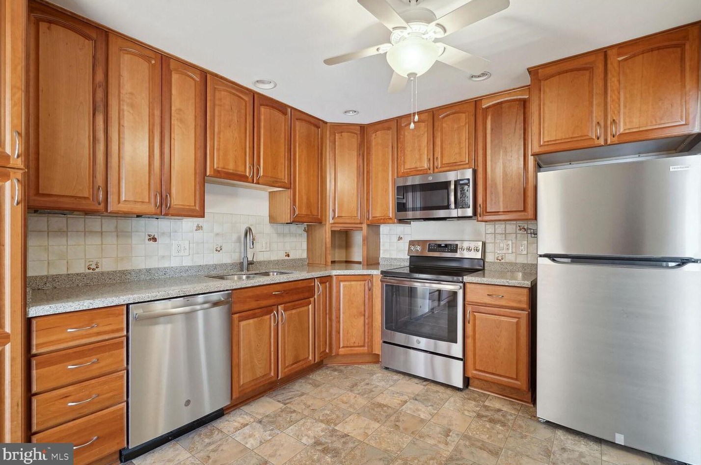 9067 Gavelwood Ct, Springfield VA  22153-1127 exterior