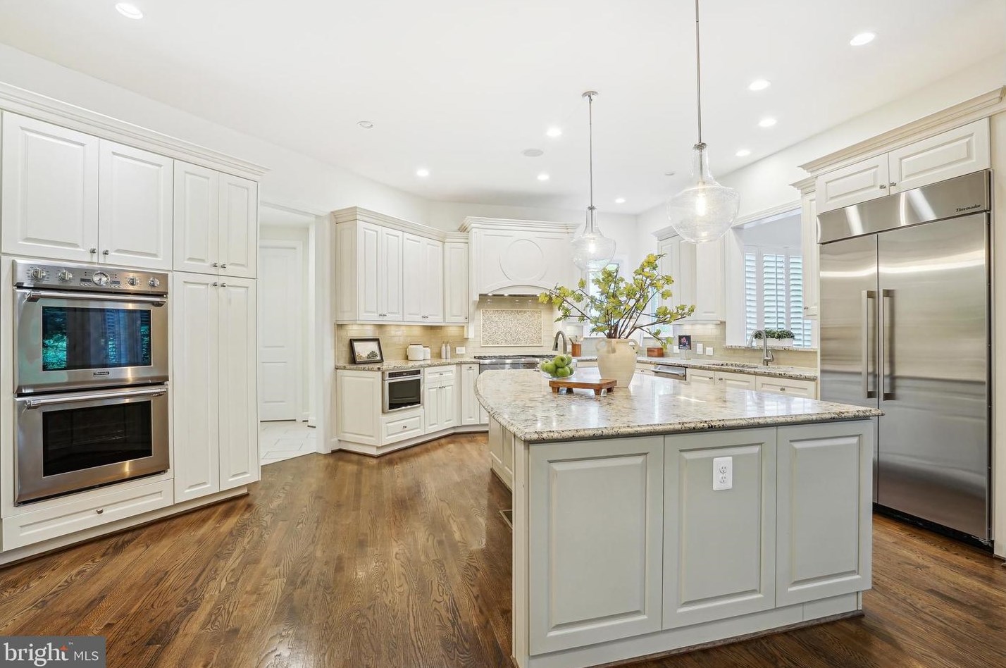 1035 Carper St, Mc Lean VA 22101-2106 exterior