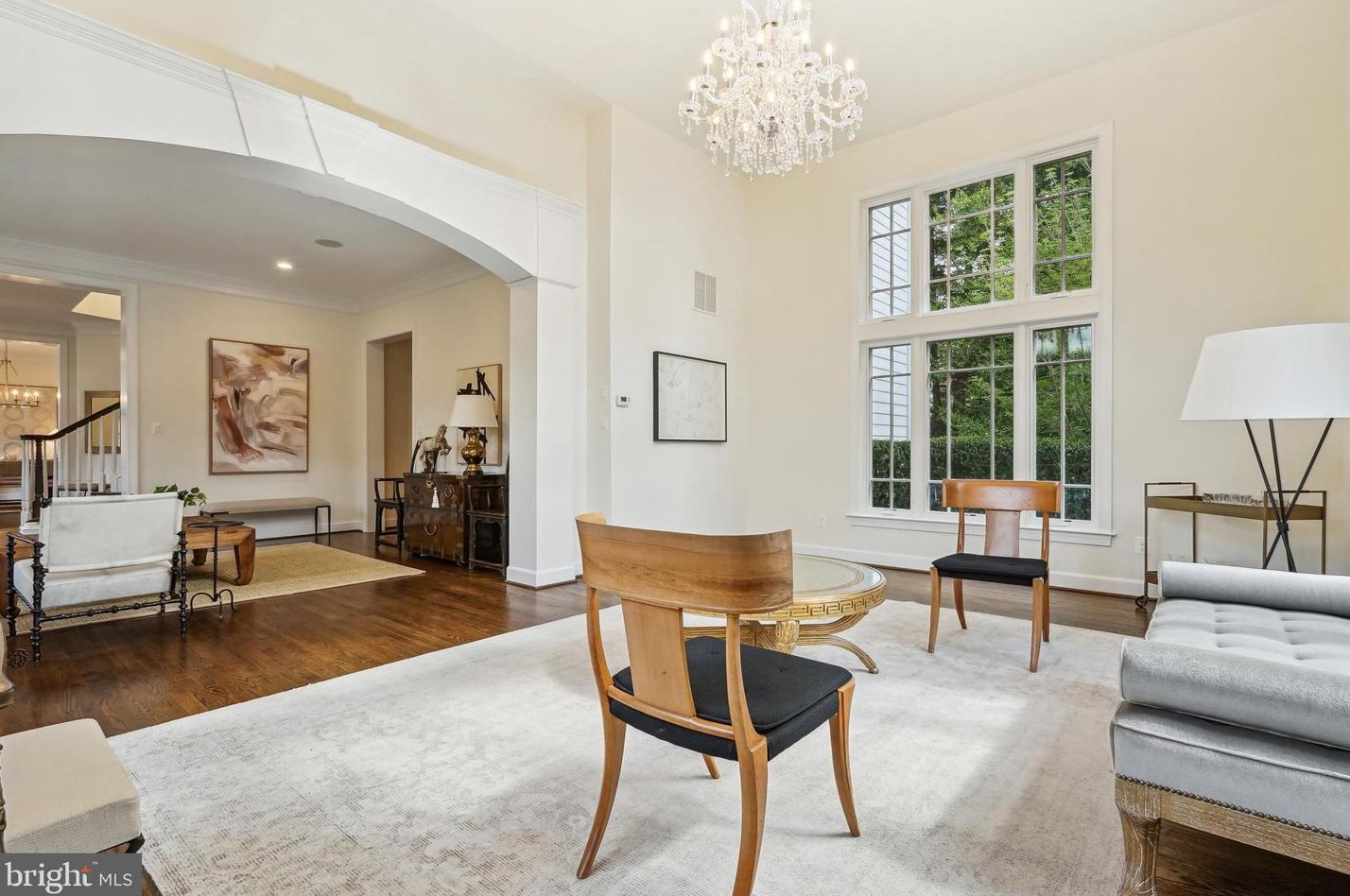 1035 Carper St, Mc Lean VA 22101-2106 exterior