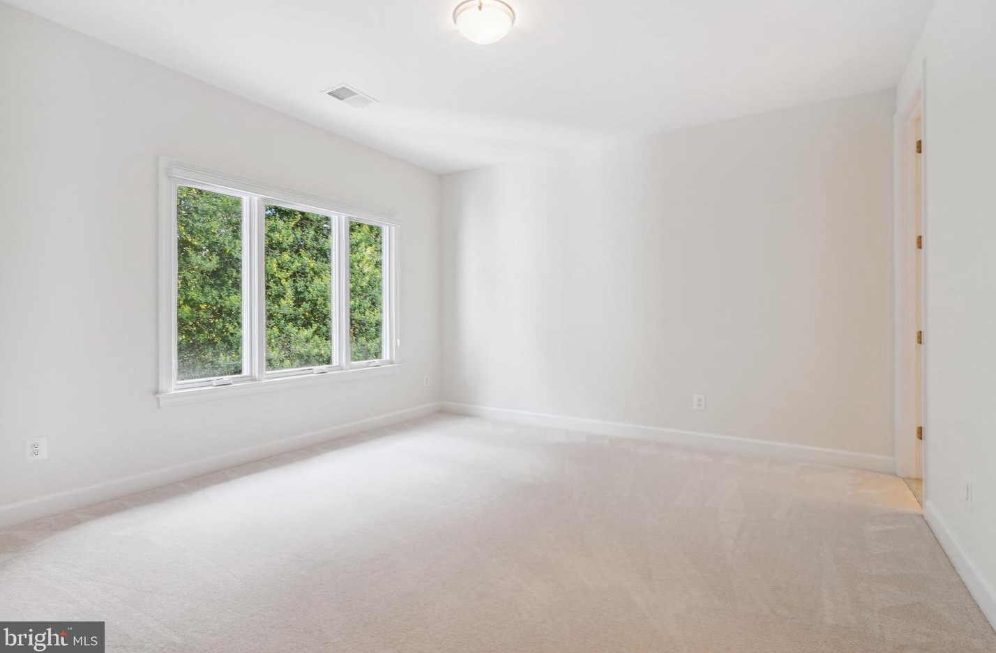 1035 Carper St, Mc Lean VA 22101-2106 exterior