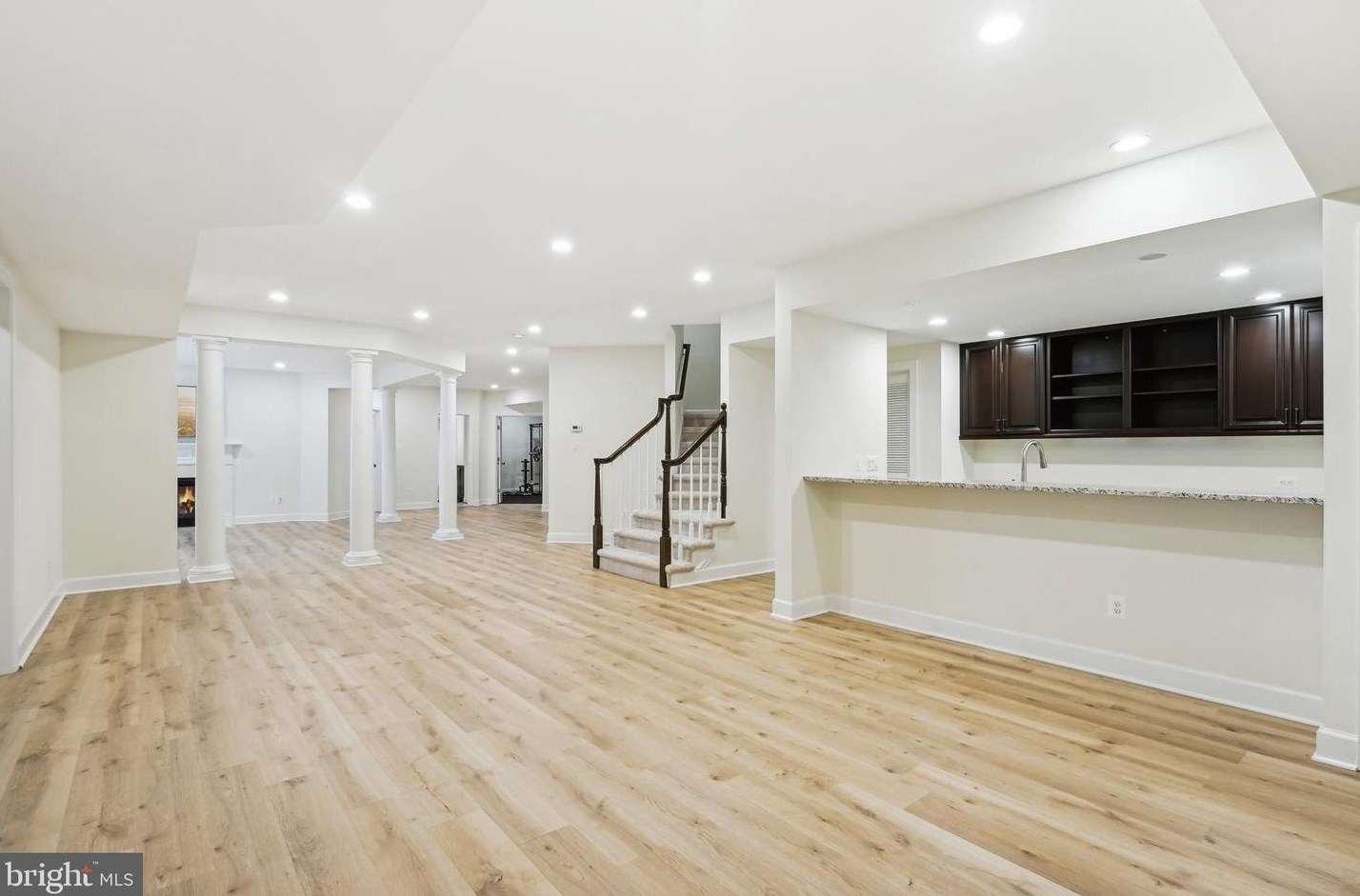 1035 Carper St, Mc Lean VA 22101-2106 exterior