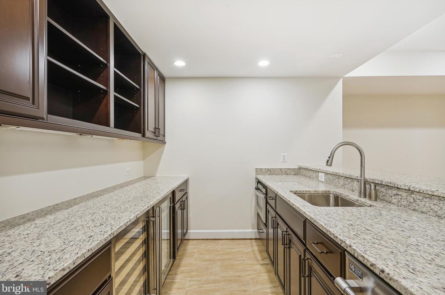 1035 Carper St, Mc Lean VA 22101-2106 exterior