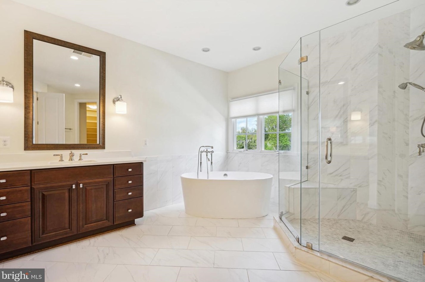 1035 Carper St, Mc Lean VA 22101-2106 exterior