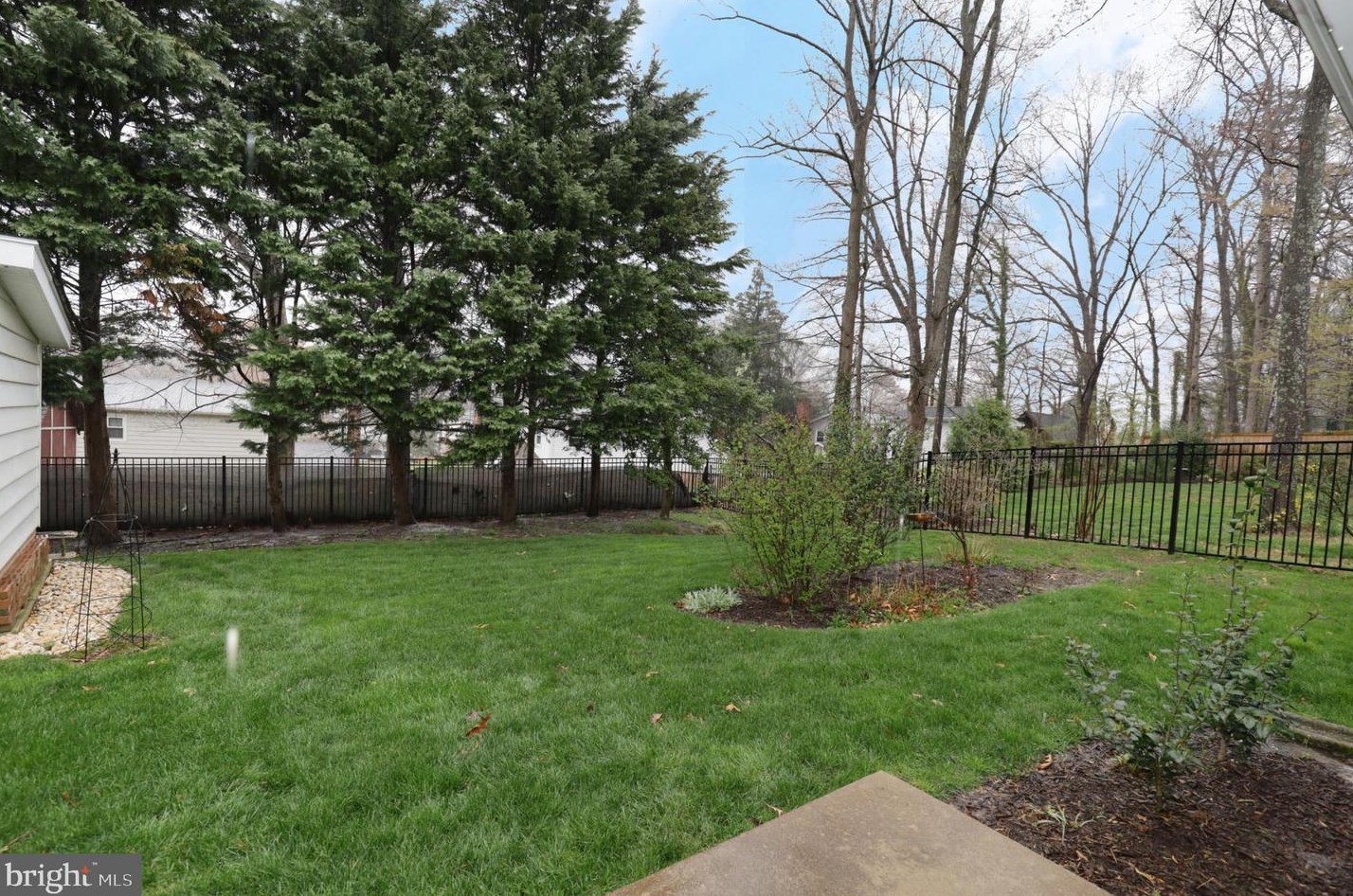 6710 Reynard Dr, Springfield VA  22152-2760 exterior