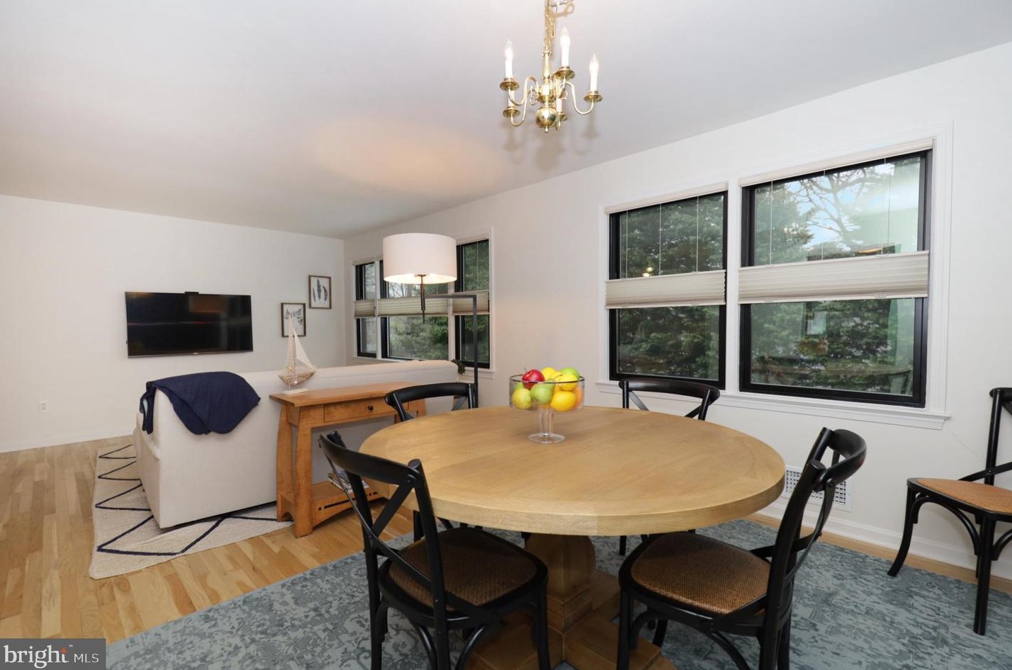 6710 Reynard Dr, Springfield VA  22152-2760 exterior