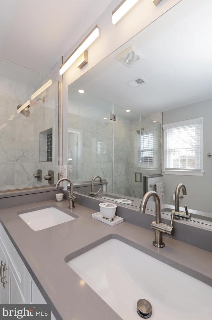 7923 Lake Pleasant Dr, Springfield VA  22153-2750 exterior