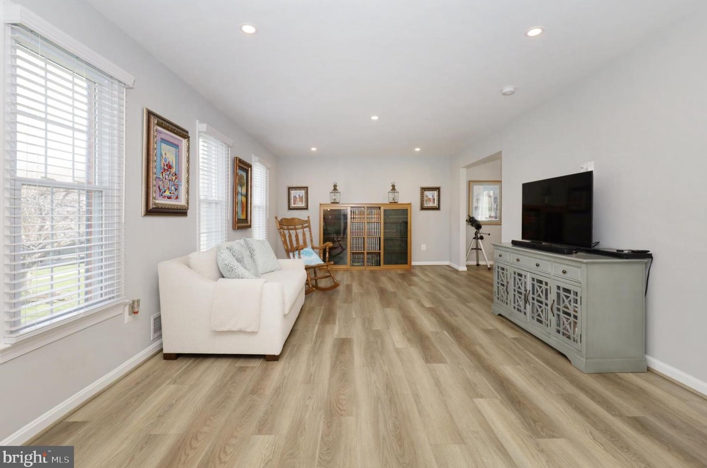 7923 Lake Pleasant Dr, Springfield VA  22153-2750 exterior