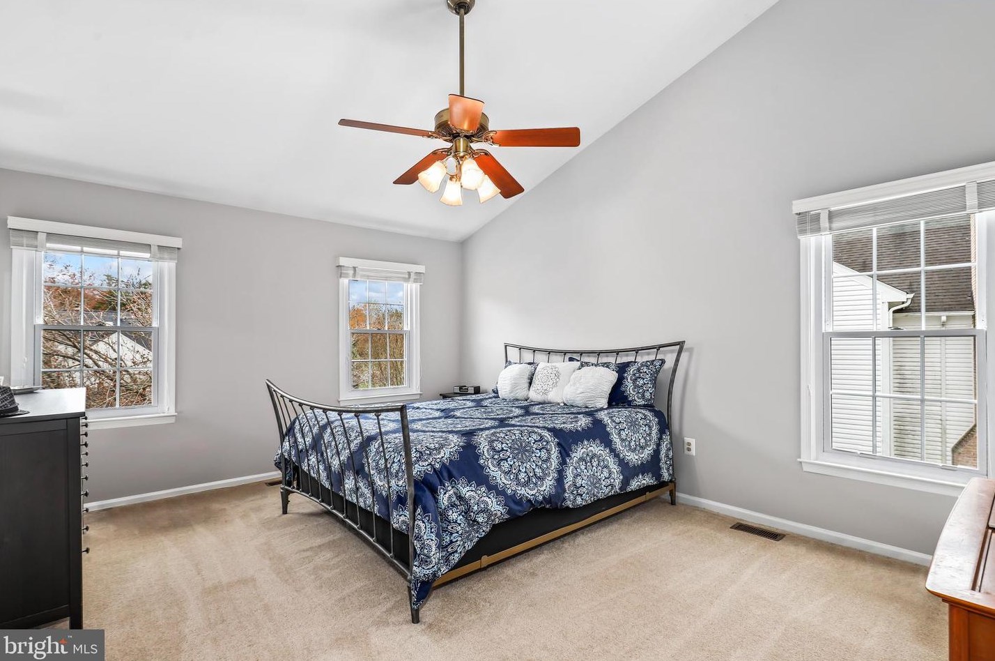 5574 Cedar Break Dr, Centreville VA  20120-3325 exterior