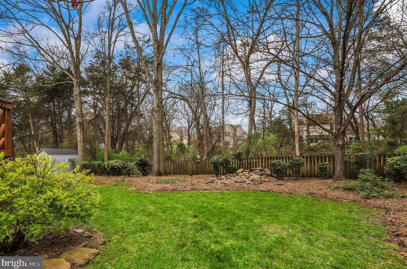 5574 Cedar Break Dr, Centreville VA  20120-3325 exterior