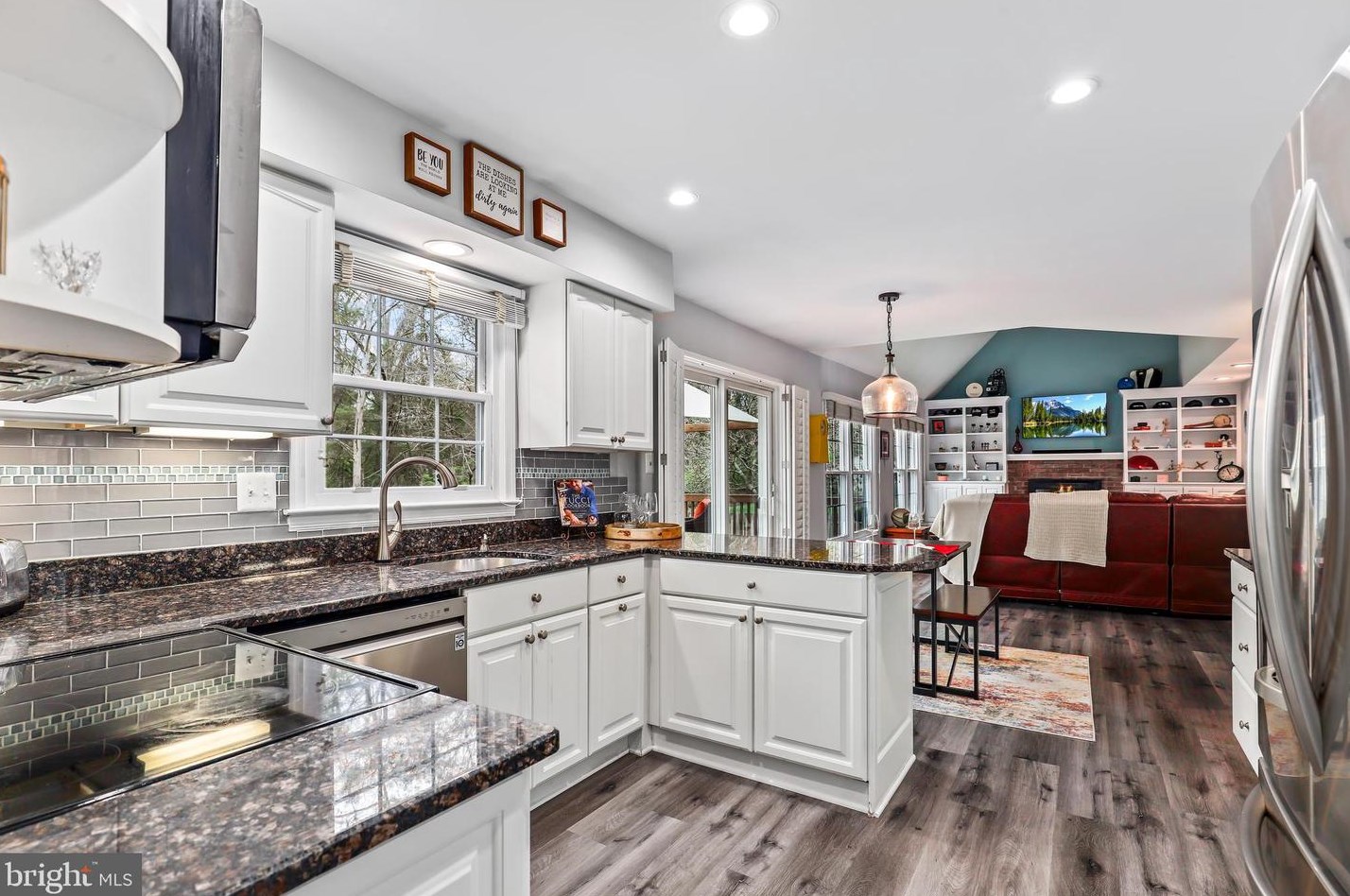 5574 Cedar Break Dr, Centreville VA  20120-3325 exterior