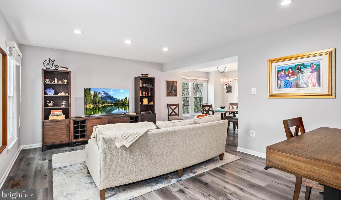 5574 Cedar Break Dr, Centreville VA  20120-3325 exterior